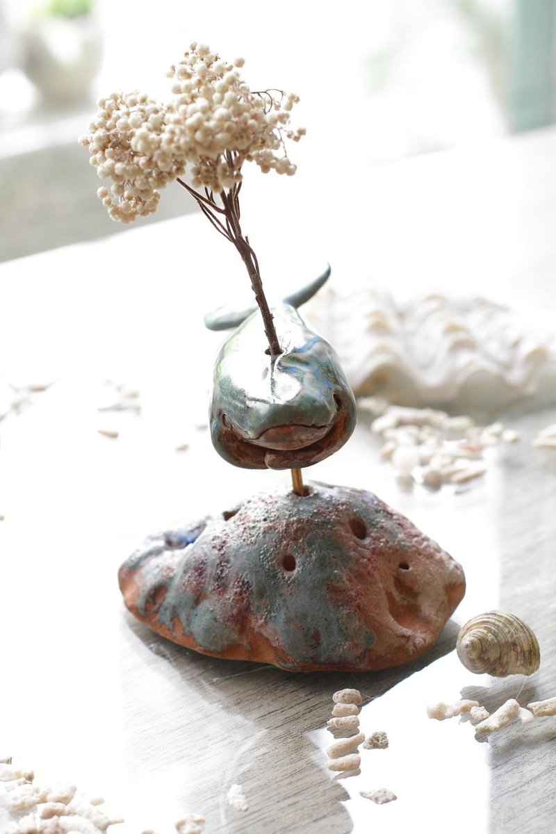 手捏抱抱藍鯨陶瓷擺飾/線香插 - 擺飾/家飾品 - 陶 藍色
