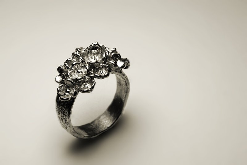 多小花戒指 - 戒指 - 其他金屬 銀色