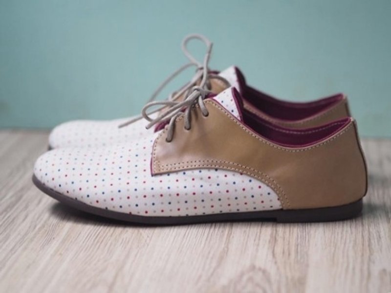 愛花德彼鞋-自然色牛皮與日本白底原點印花布 - 女款休閒鞋 - 其他材質 白色