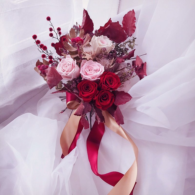 Bridal Bunny / Valentine's Day Eternal Dry Bouquet / Ecuador Rose / Wedding Bouquet / Bouquet - ตกแต่งต้นไม้ - พืช/ดอกไม้ สีแดง