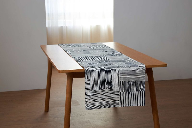 Printed Canvas Table Runner/ Woven Dark Blue - Place Mats & Dining Décor - Cotton & Hemp Multicolor
