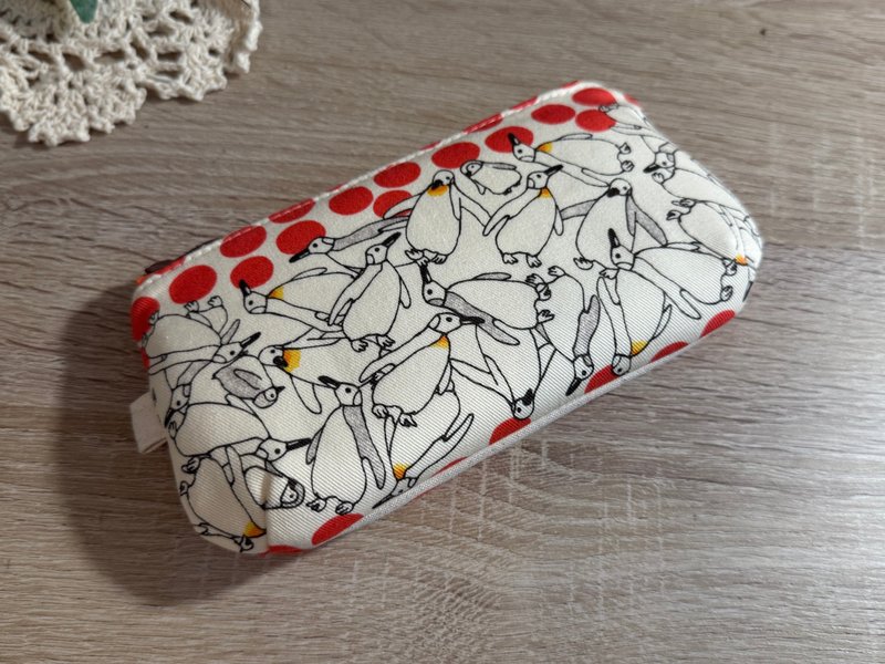 唯一款/雙色相遇正反雙配色手作拉鍊包/ 企鵝花園日 - 化妝包/收納袋 - 棉．麻 