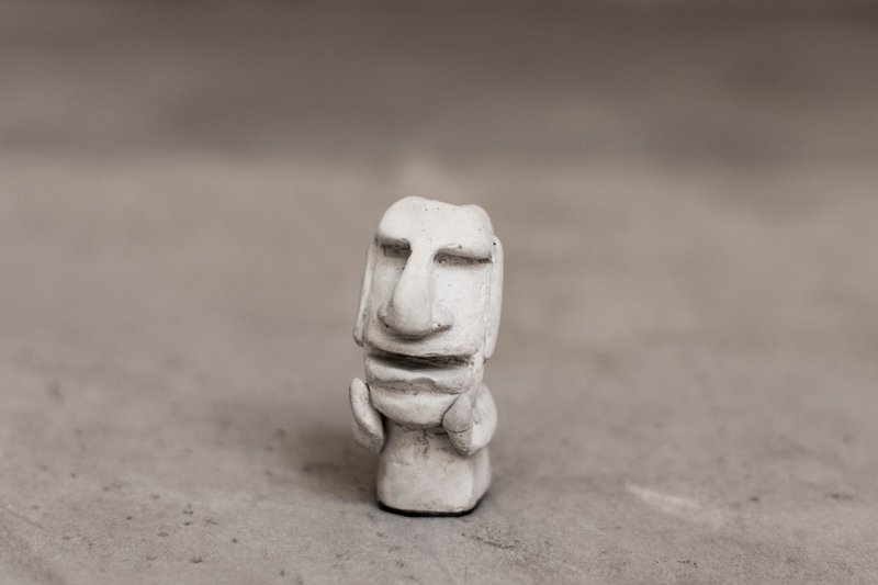 曙MUSE 摩艾吶喊筆插 手作 特色 禮物 擺飾  裝飾 水泥 摩艾 設計 - 擺飾/家飾品 - 水泥 灰色