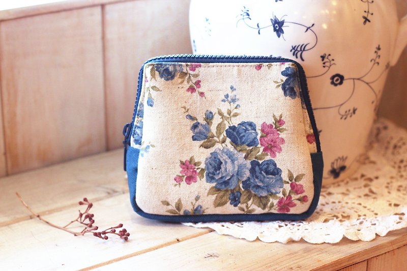 【好日手作】Handmade。藍色玫瑰花系列。口袋收納包 - 化妝包/收納袋 - 棉．麻 藍色
