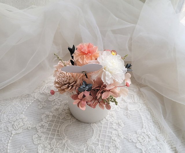 Mini Flower Bouquet With Roses And Carnation Stock Photo, Picture