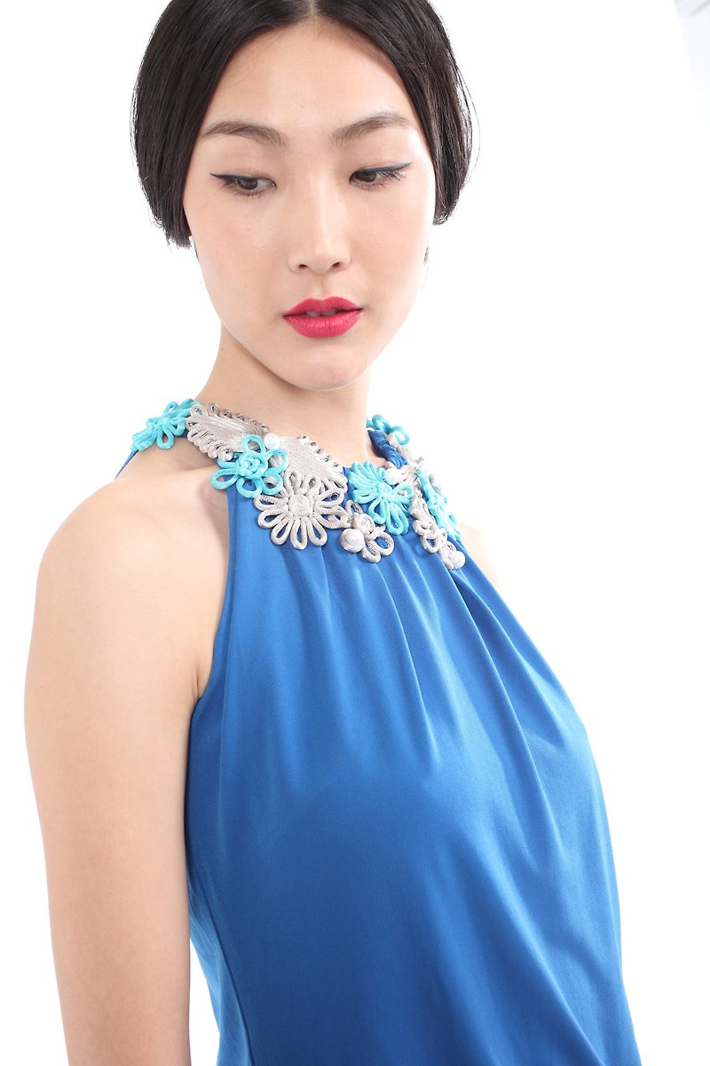 無袖羅緞連衣裙領口有中式繩結花鈕 - 藍色 - 洋裝/連身裙 - 聚酯纖維 藍色
