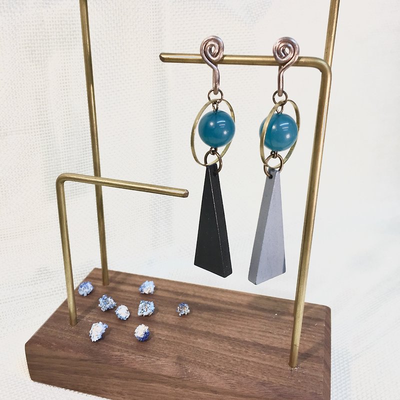 Blue gray geometric ear clip earrings - ต่างหู - วัสดุอื่นๆ สีน้ำเงิน