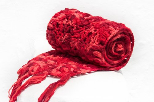 omhandmade 手工鉤織羊毛圍巾/花朵鉤織絲巾/花朵編織拼接羊毛絲巾-漸層草莓
