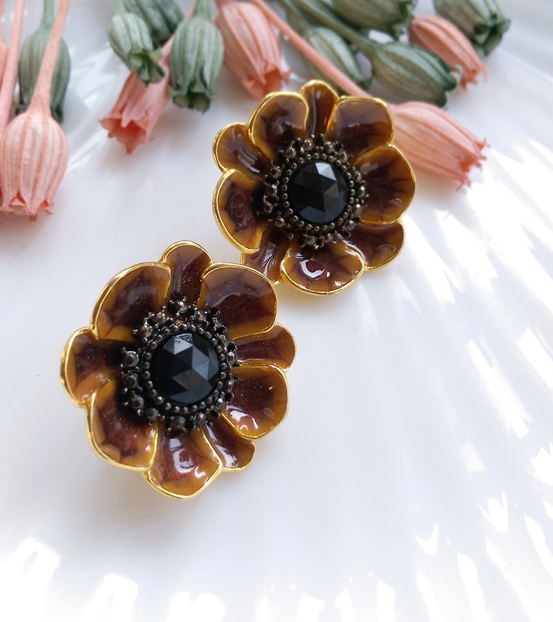 ALANA STEWART elegant glass flower clip earrings. Western antique jewelry - Earrings & Clip-ons - Other Metals Gold