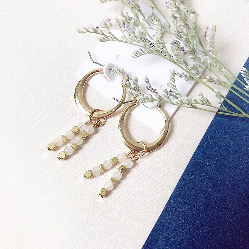 Puputraga Uesugi flower life / very beautiful blue rhyme moonstone brass generous simple earrings - Earrings & Clip-ons - Gemstone 