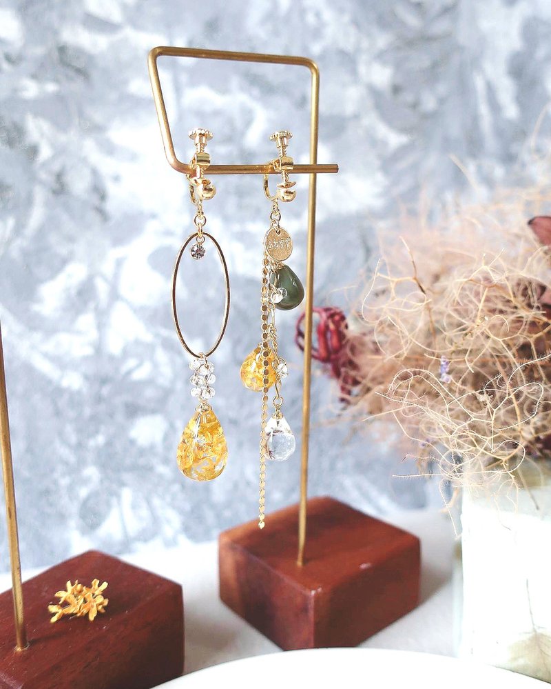 Sweet fragrant fragrant fragrant asymmetric drop resin earrings (metal fittings can be changed) - ต่างหู - เรซิน สีส้ม