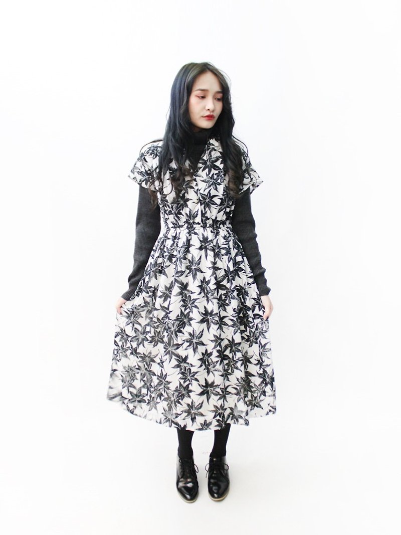 ヴィンテージドレス日本は肩白い半袖ヴィンテージドレスをオフに印刷するエレガントな黒のカエデの葉レトロ - ワンピース - ポリエステル ホワイト