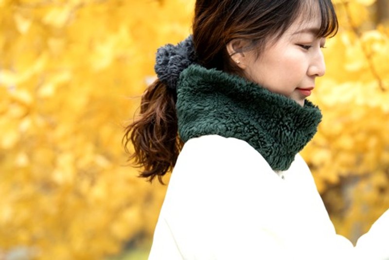 Organic Cotton Fur Fluffy Neck Warmer [Holly/Short Size] - ผ้าพันคอ - ผ้าฝ้าย/ผ้าลินิน 