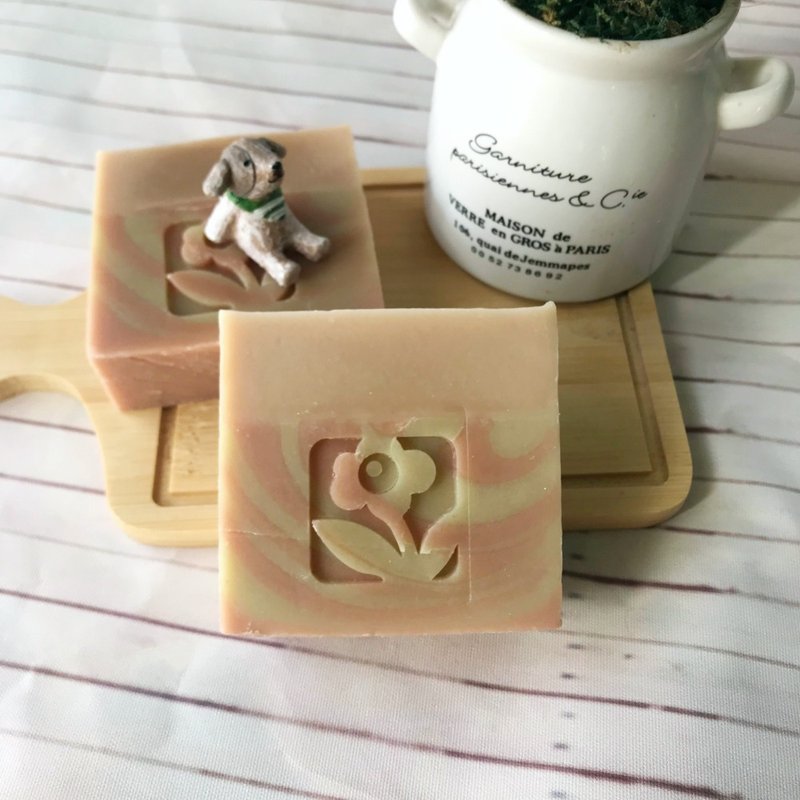 百合乳霜皂/礦泥徹底潔淨 - 肥皂/手工皂 - 植物．花 粉紅色