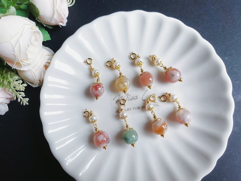 Graduation season cherry blossom agate pearl old-style bead design can be buckled at will and can be used as a necklace or bracelet as a gift. - พวงกุญแจ - คริสตัล หลากหลายสี