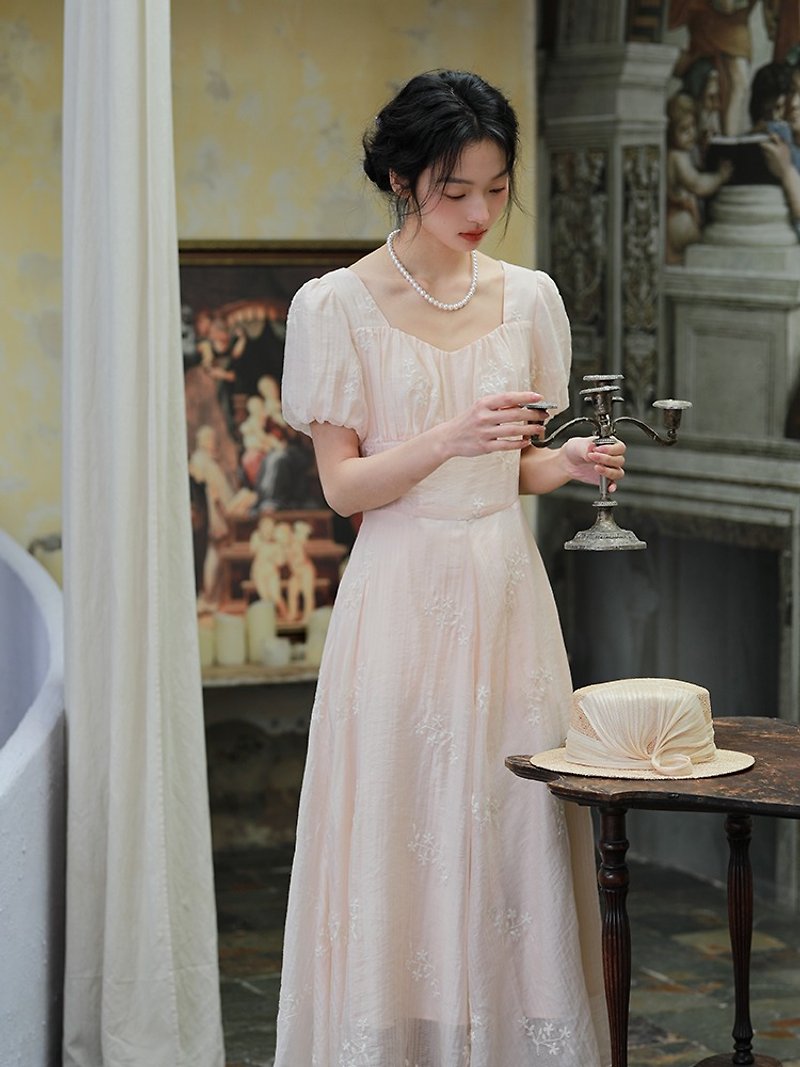 小茉莉 復古宮廷風刺繡連身裙 - 洋裝/連身裙 - 其他材質 粉紅色