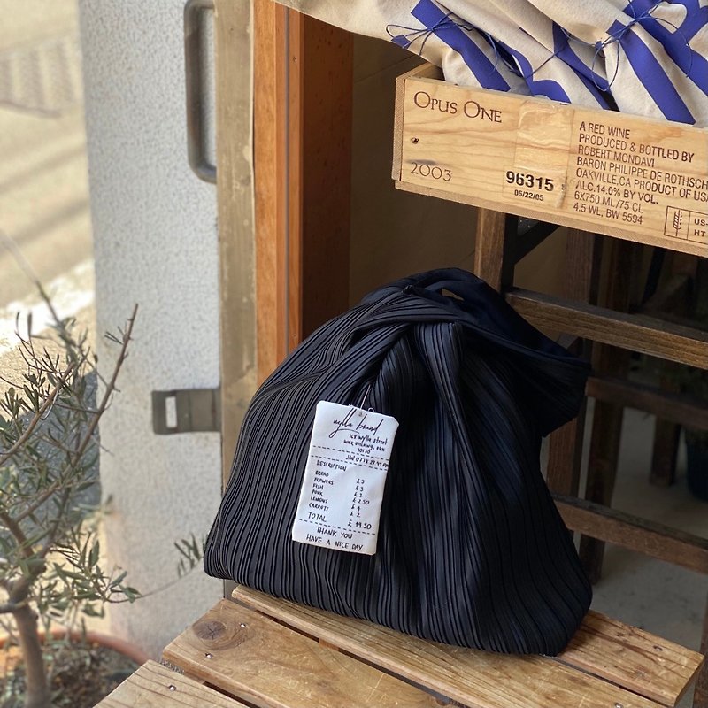 Wyllabrand Pleated bag Americano - 手袋/手提袋 - 其他材質 黑色