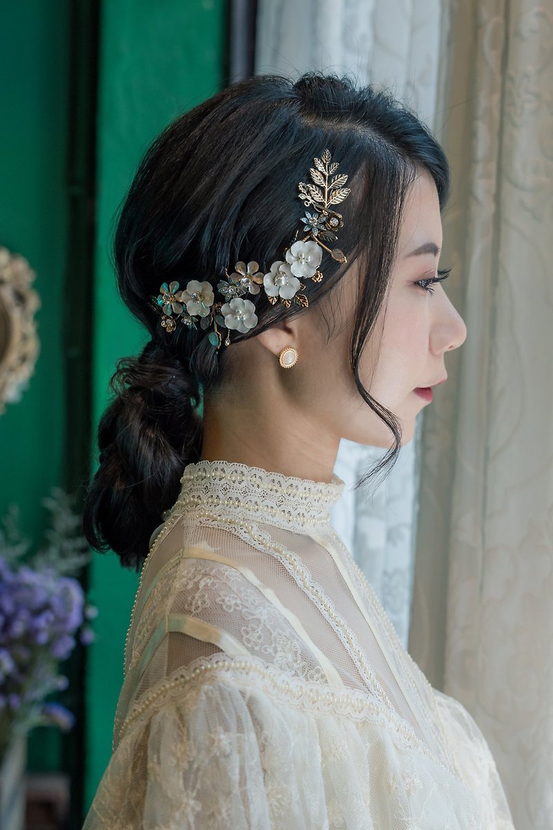 CreamyWhite 1970s antique wedding dress _ lace embroidery Dingzhu cloak (short sleeves) - ชุดราตรี - วัสดุอื่นๆ ขาว