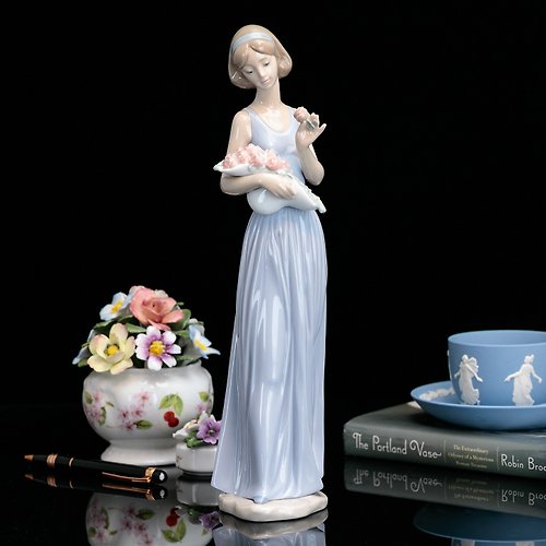 擎上閣 QSG Decoration 西班牙Lladro NAO雅緻1999年玫瑰佳麗手工雕花陶瓷娃娃瓷偶