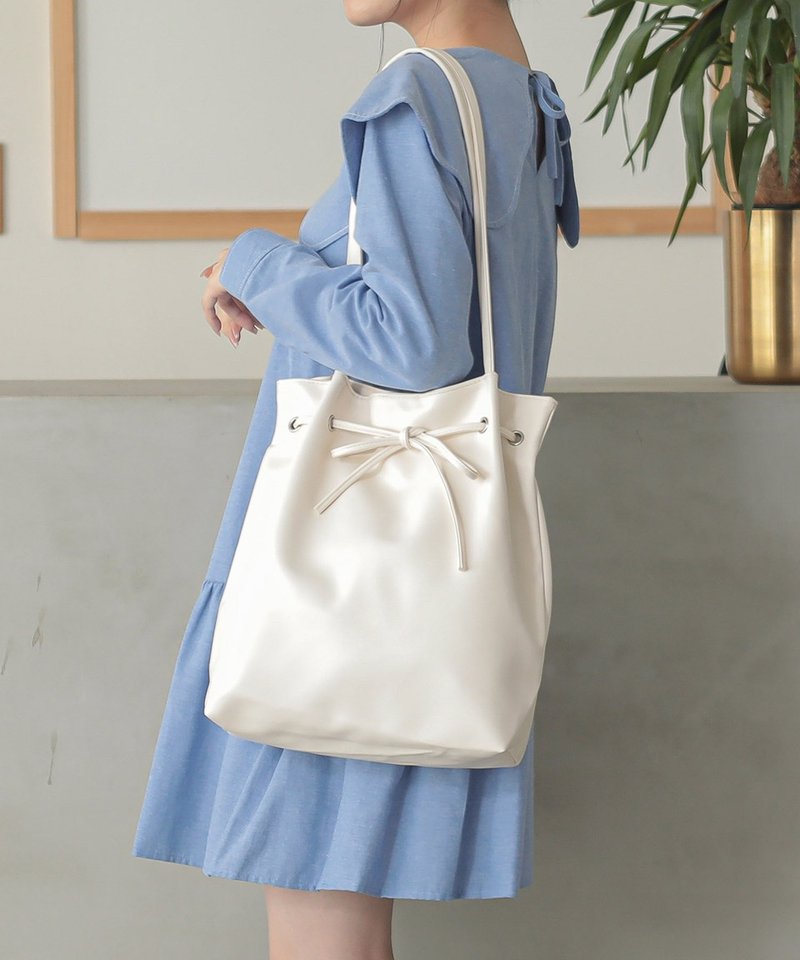 Japanese Altrose | Maril Tote Bag | Handbag | Crossbody bag - กระเป๋าแมสเซนเจอร์ - หนังเทียม ขาว