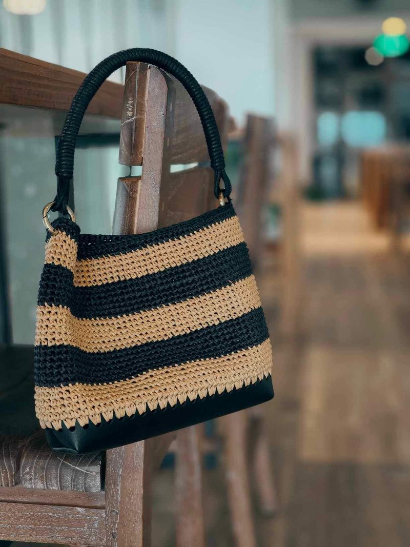 Raffia woven shoulder bag - Messenger Bags & Sling Bags - Other Materials Black