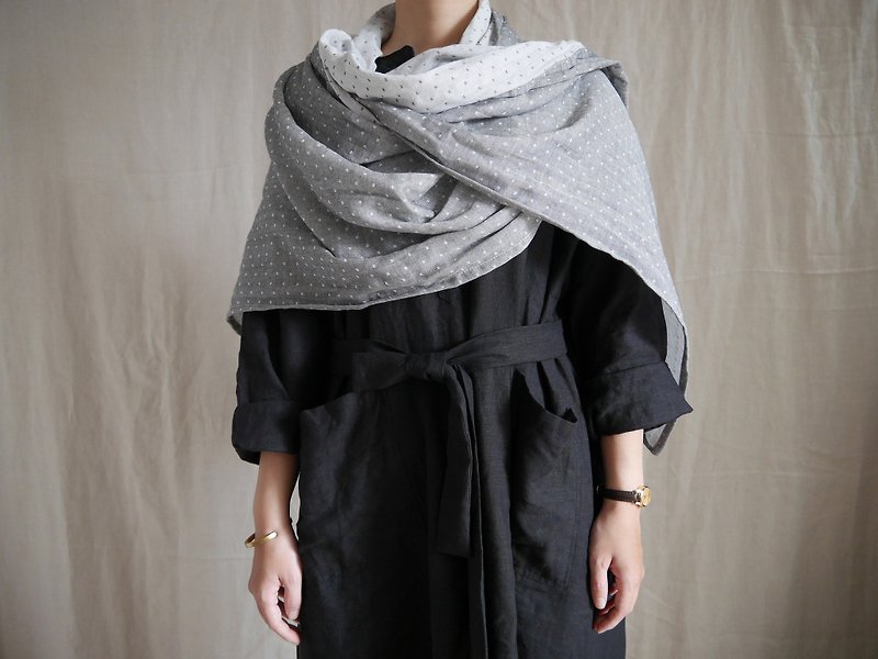 淺灰色織白點雙層綿紗布圍巾 長230公分 不分季節男女可用 現貨1 - 圍巾/披肩 - 棉．麻 灰色