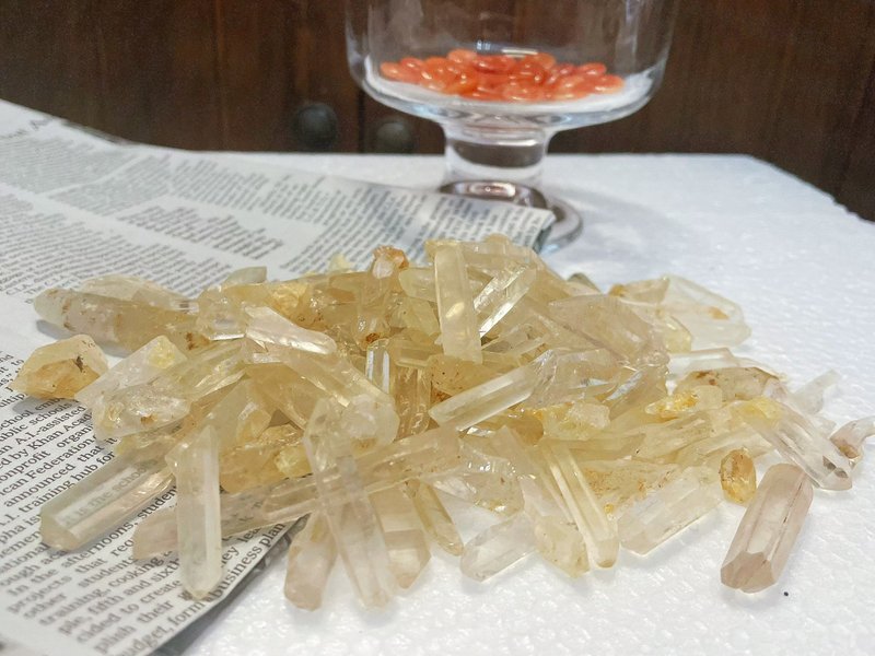 能量擺件 水晶柱 原礦 碎石 原石 擴香招財消𥔵 100克 - 擺飾/家飾品 - 水晶 白色