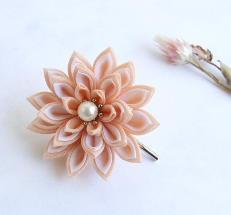 Tsumami Crafts Flower Pony Hook Apricot Pink x White - เครื่องประดับผม - ผ้าฝ้าย/ผ้าลินิน สึชมพู