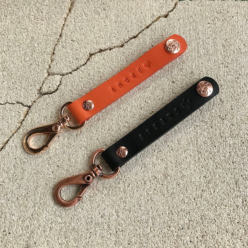 奧斯汀皮革鑰匙圈吊飾【2個一組】香橙色與石墨黑 /客製刻字 禮物 - 鑰匙圈/鑰匙包 - 真皮 橘色