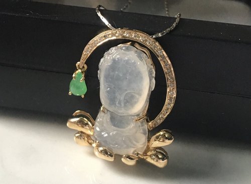 Pine St. Jewelry 松樹街輕奢珠寶 14K金鑽石臺天然冰玻種放光起膠Q版佛A貨翡翠 吊墜