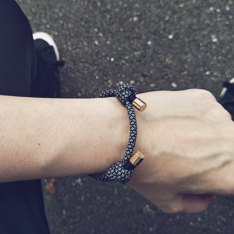 Flow | Paracord Bracelet with adjustable knots - Bracelets - Polyester Black