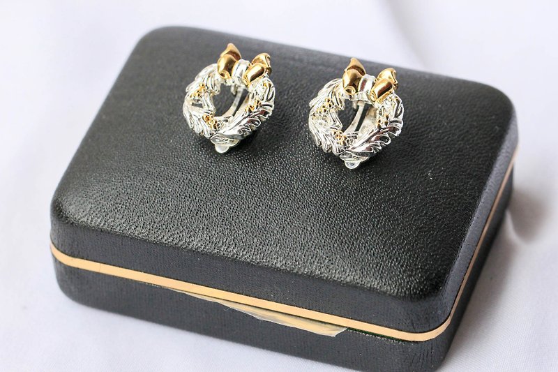 [The United States brings back Western antique jewelry] American brand Avon silver Christmas vintage clip-on earrings - Earrings & Clip-ons - Other Metals 