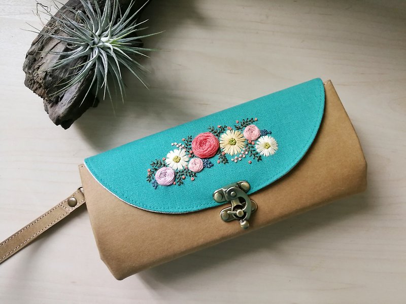 Hand embroidery organ purse with flower time - กระเป๋าสตางค์ - กระดาษ 