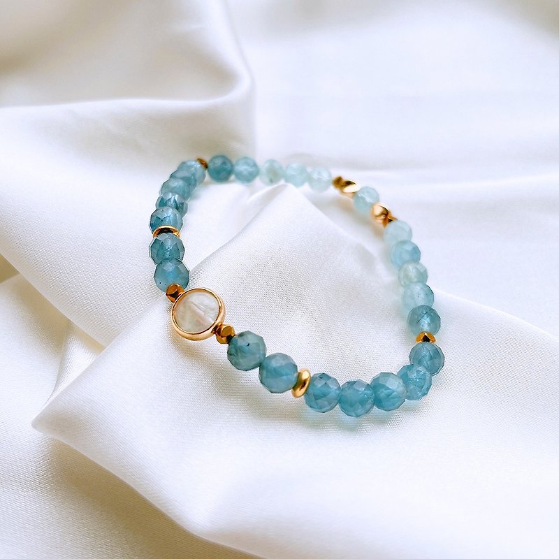 Glazed Waves│ Aquamarine Stone March Birth Bronze Bracelet - สร้อยข้อมือ - คริสตัล สีน้ำเงิน