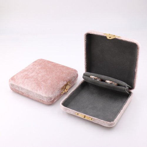 AndyBella Jewelry 復古天鵝絨飾品盒, 輕巧隨身攜帶戒指、手環收納盒, 日本原裝進口
