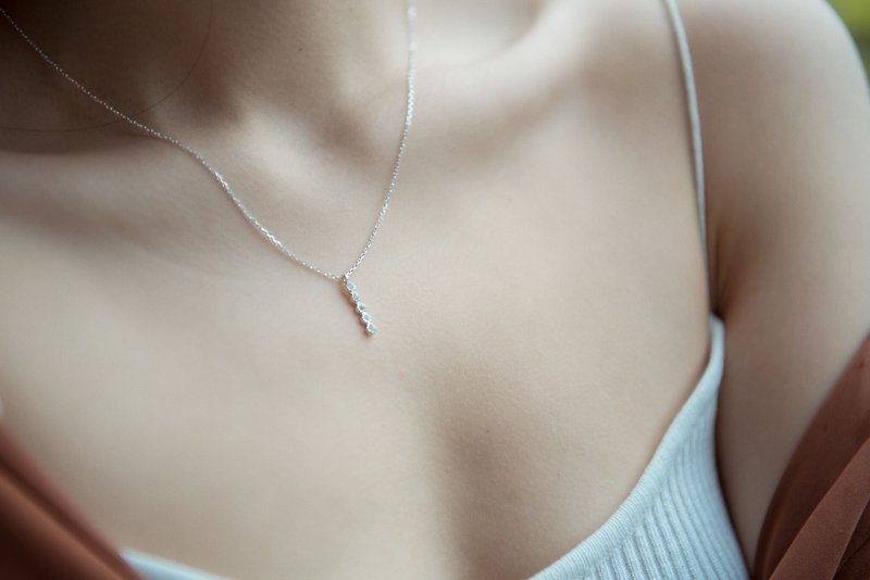 Five top mini moonstone necklaces - Necklaces - Gemstone Blue