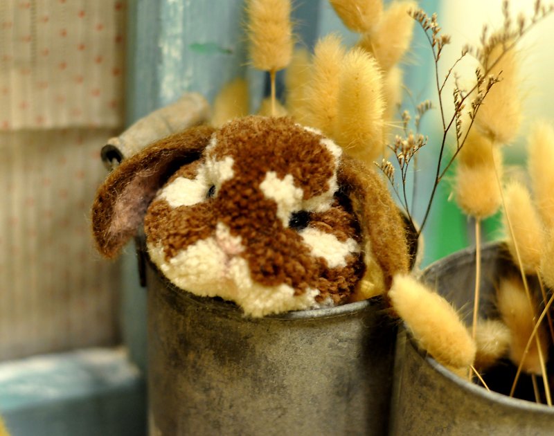 Flower rabbit fur ball strap - Other - Wool Brown
