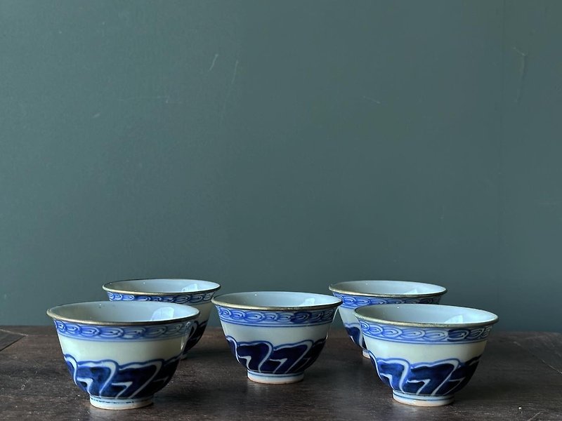 Japan brought back the old Silver-covered round blue and white tea cups in a group of five - Other - Porcelain 