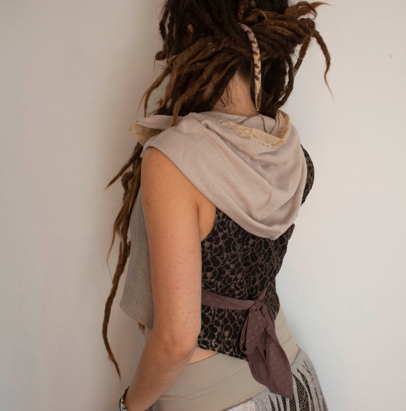 Lace linen vest with hood, vintage style top, ren fair costume - 背心/無袖上衣 - 棉．麻 卡其色