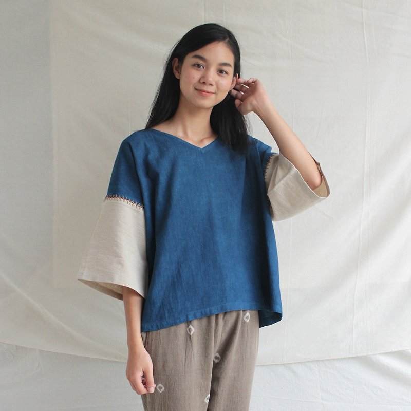 linnil: Indigo night / Almost square blouse - เสื้อผู้หญิง - ผ้าฝ้าย/ผ้าลินิน สีน้ำเงิน