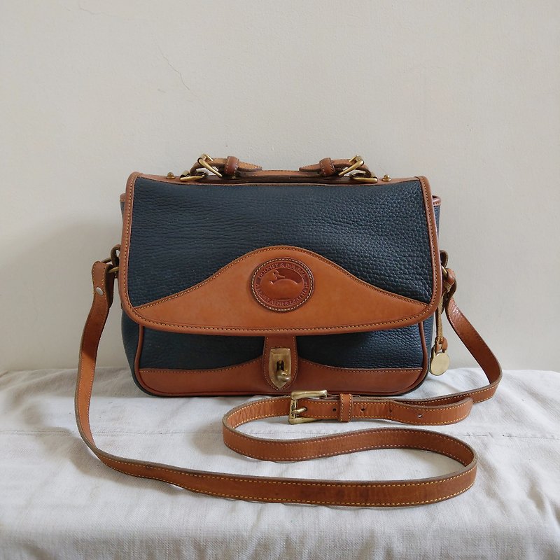 Leather bag_B032_DOONEY & BOURKE - กระเป๋าแมสเซนเจอร์ - หนังแท้ สีนำ้ตาล