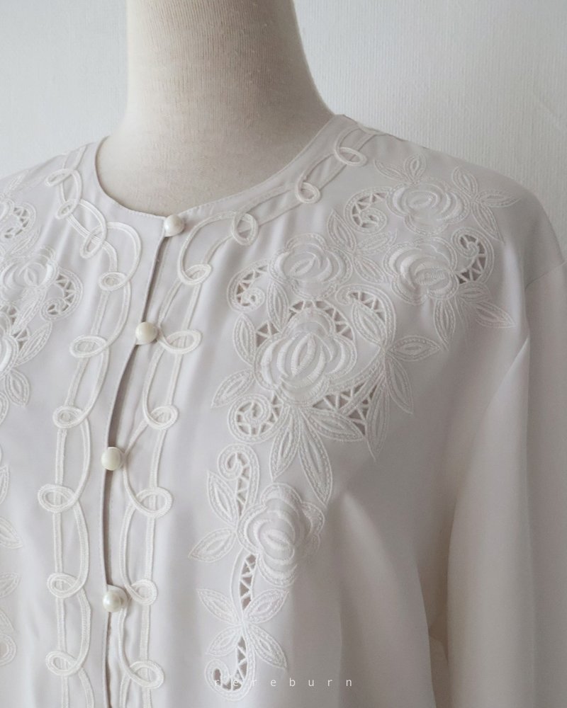 Vintage Embroidered Collar Loose European-Style Long-Sleeved White Vintage Shirt - Women's Shirts - Polyester White
