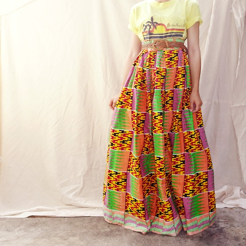 *BajuTua /古著/ 美國製 70's 非洲圖騰大圓裙 - 裙子/長裙 - 棉．麻 多色