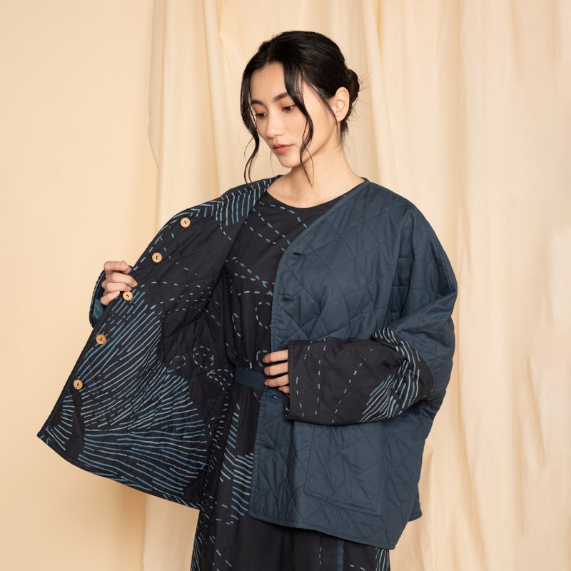 嶼光潮影絎縫外套_夜藍 - 女大衣/外套 - 棉．麻 藍色