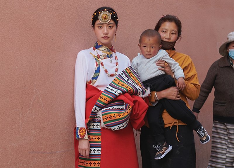 New Chinese retro Tibetan style buttoned tea service shirt - Women's Tops - Cotton & Hemp White