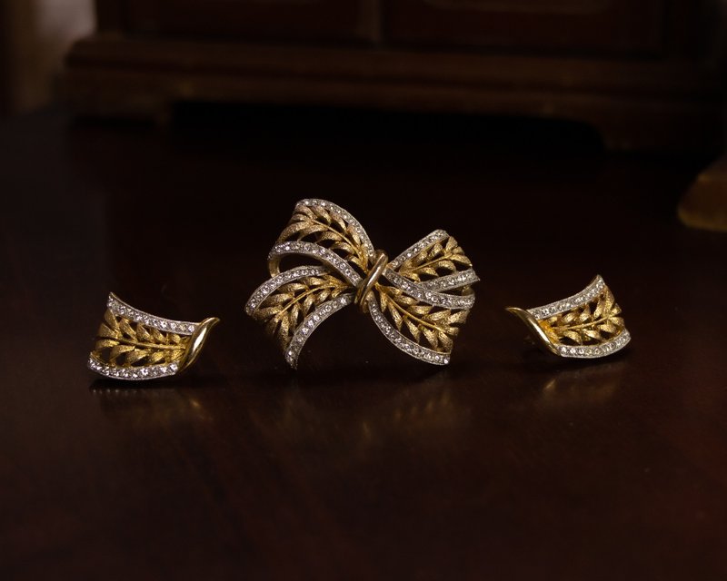 美國Jonette Jewelry品牌古董 麥穗雙色立體蝴蝶結 胸針耳夾套組 - 耳環/耳夾/耳骨夾 - 其他金屬 金色
