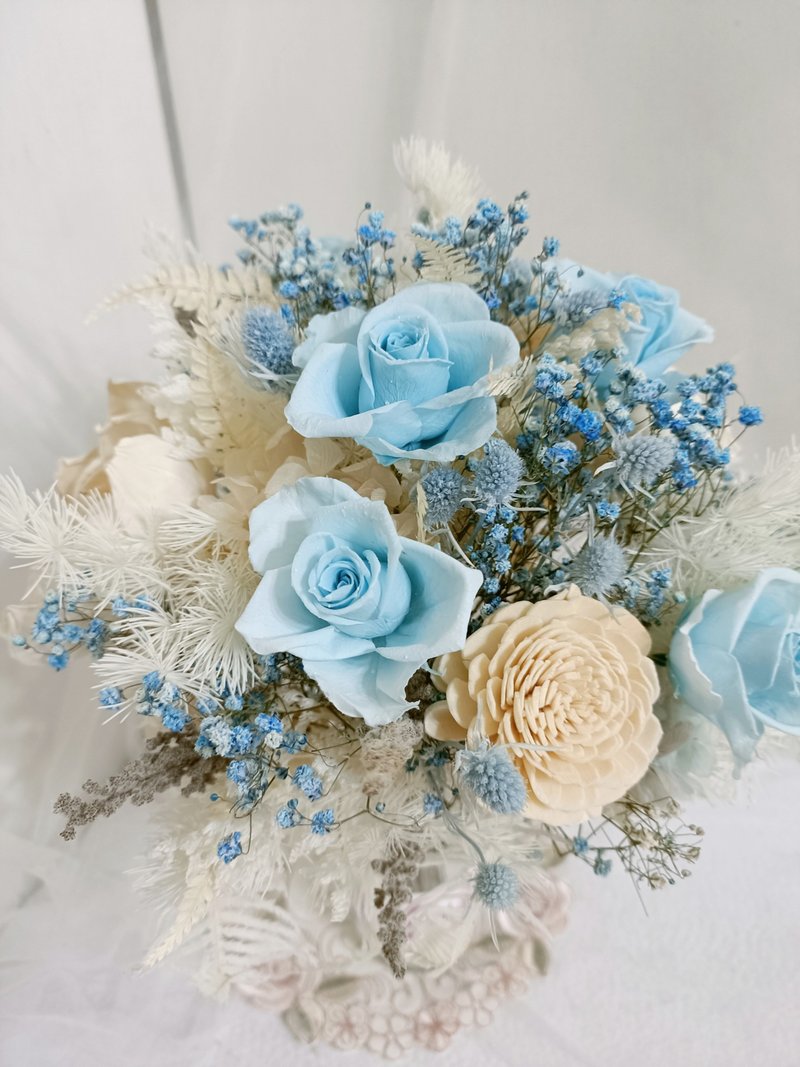情人節禮物花束冰雪藍白永生玫瑰捧花  結婚求婚告白捧花外拍週年 - 乾燥花/永生花 - 植物．花 藍色