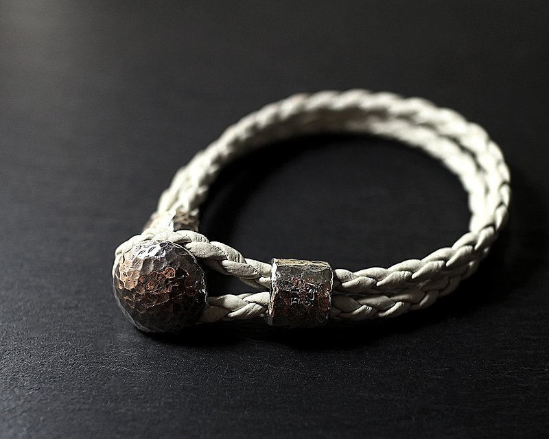 Mirror sterling silver irregular mapping leather bracelet "white" - สร้อยข้อมือ - โลหะ 