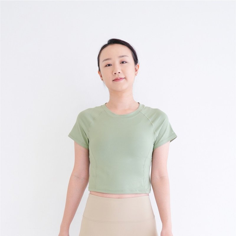 【Mukasa】DURABLE 接邊短袖短版上衣 - 松柏綠 - MUK-23043 - 女運動上衣/背心 - 其他材質 綠色