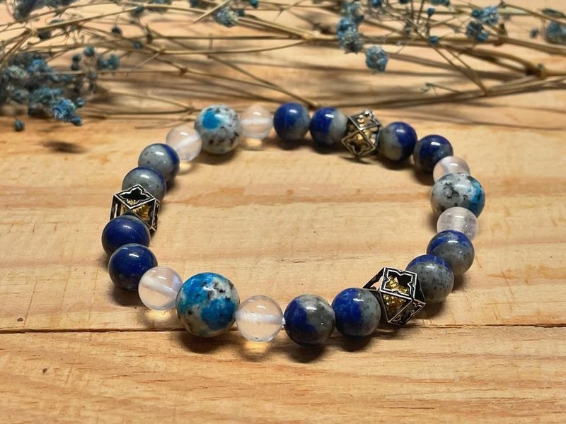 【Mining Worm Cave】Thinking Basin. Lapis lazuli, blue point Stone, creamy moonshine. Design beads - สร้อยข้อมือ - คริสตัล สีน้ำเงิน